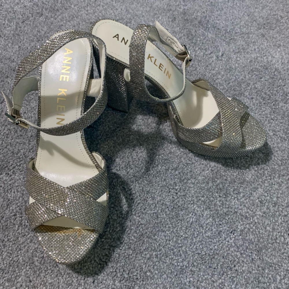 Anne Klein Silver Platinum LALIMA SANDAL Size 10